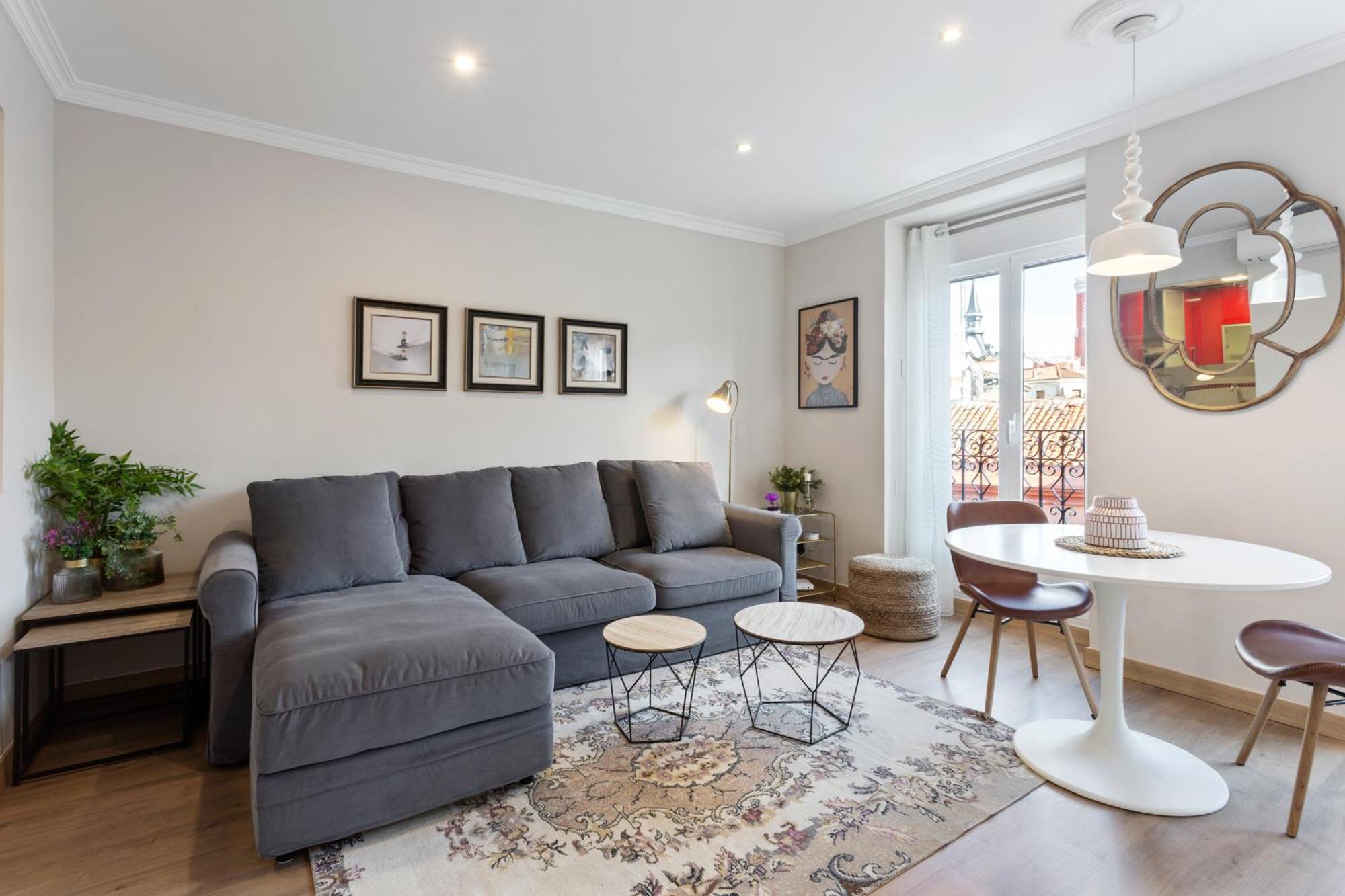 Elegant 1 Bedroom Apartment In The Heart Of Centro มาดริด ภายนอก รูปภาพ
